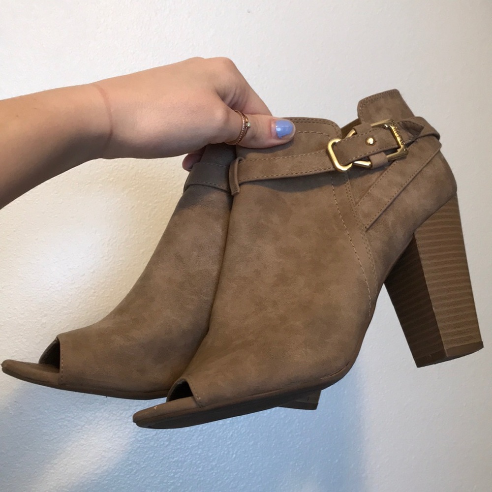 GUESS tan booties